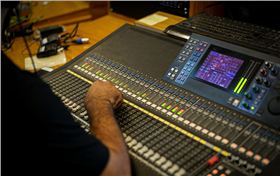 調音臺是如何工作的，如何才能正確連接音響周邊設備