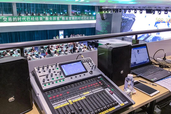 線陣音箱系統中無線話筒如何避免嘯叫